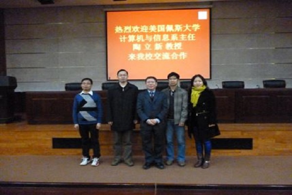 学院领导与陶立新教授合照